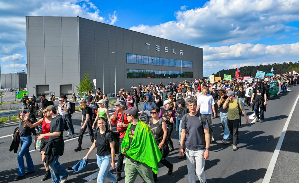 Protestzug zum Tesla-Werk: Vereinzelt Auseinandersetzungen