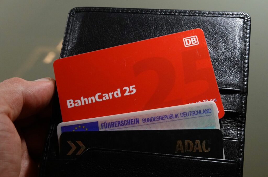 Bahncard nur noch digital – Kritik von Verbraucherverbänden