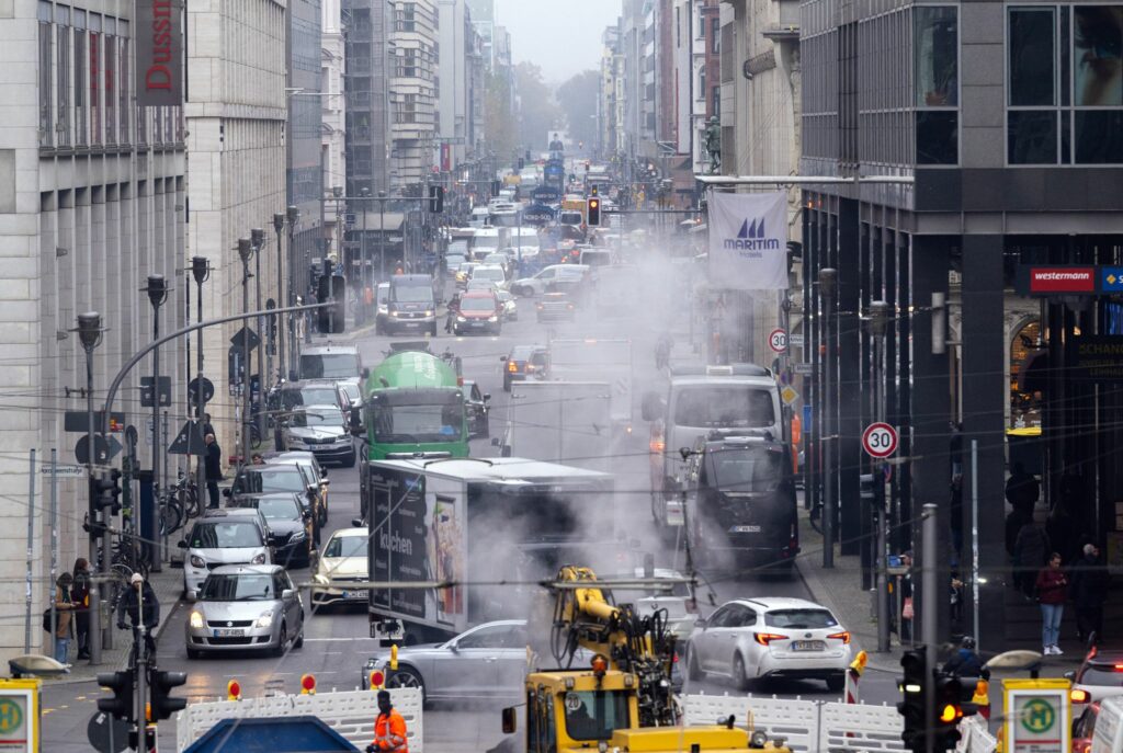 Weniger Autos in Berlin und Hamburg gemeldet