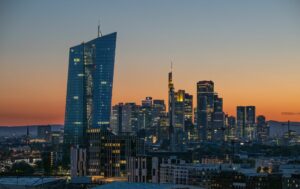 Zahl der Bankfilialen schrumpft schneller