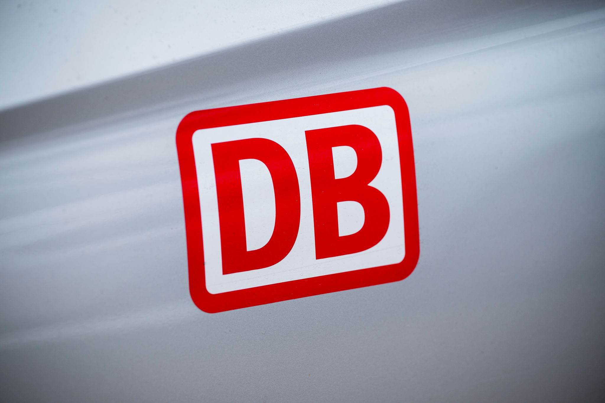 Bahn im ersten Halbjahr mit dreistelligem Millionenverlust