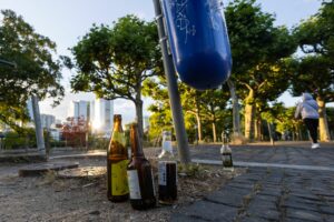 Mehrwegflaschen landen im Müll – Debatte über Pfandhöhe