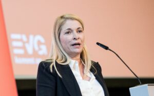 Bahnchefin Palla auch Chef-Aufseherin bei InfraGo