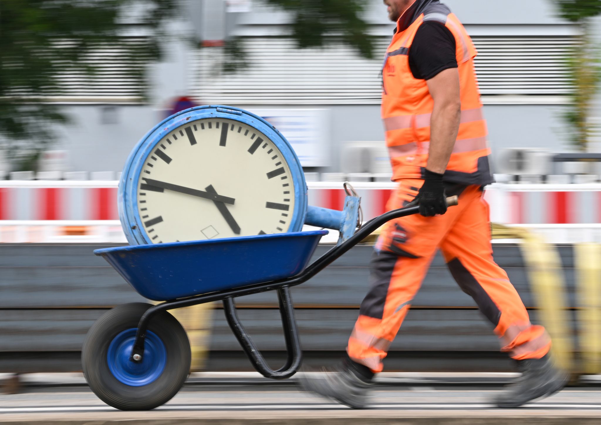 Mehr arbeiten fürs BIP: Einen Feiertag ganz streichen?