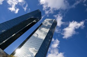 Deutsche Bank setzt auf KI und dünnt Filialnetz weiter aus