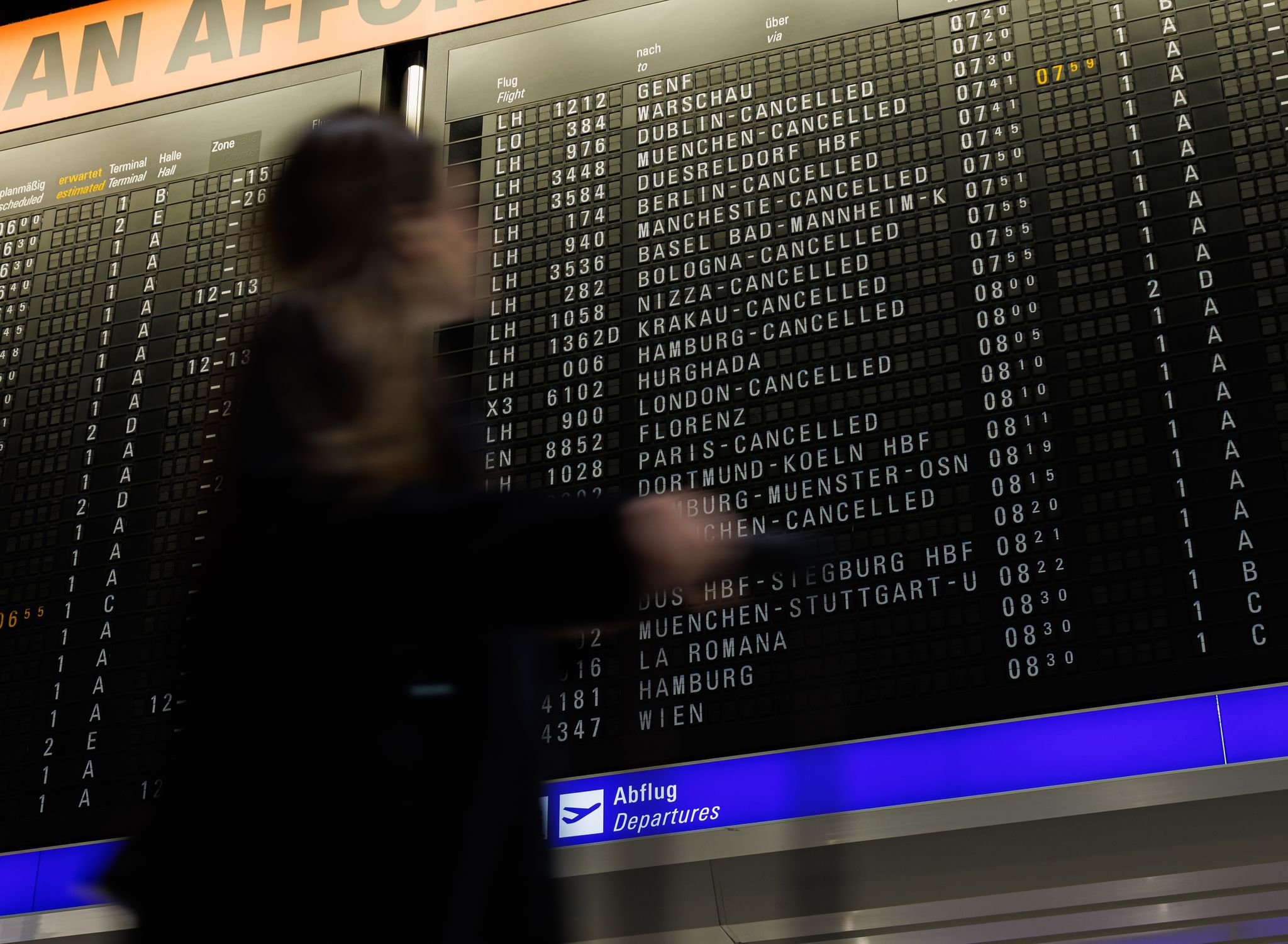 Streik der Crews zwingt Lufthansa an den Boden